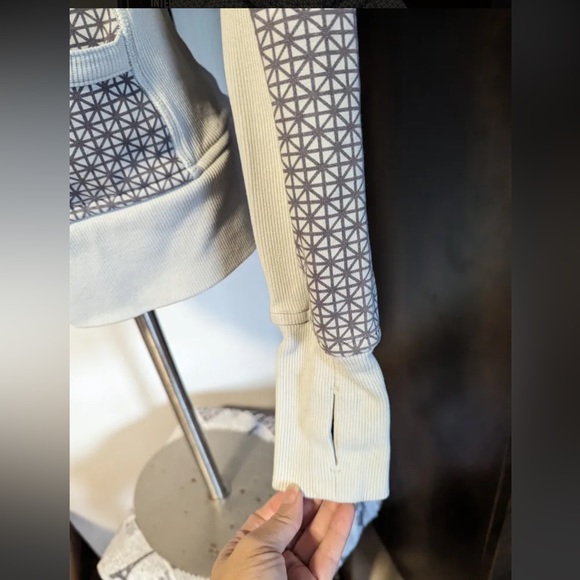 Lululemon Scuba Hoodie II - Picture 6 of 6